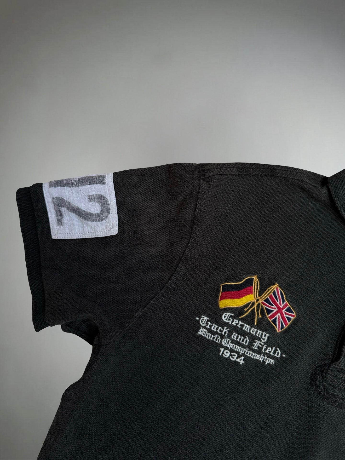 Ralph Lauren Polo (L)