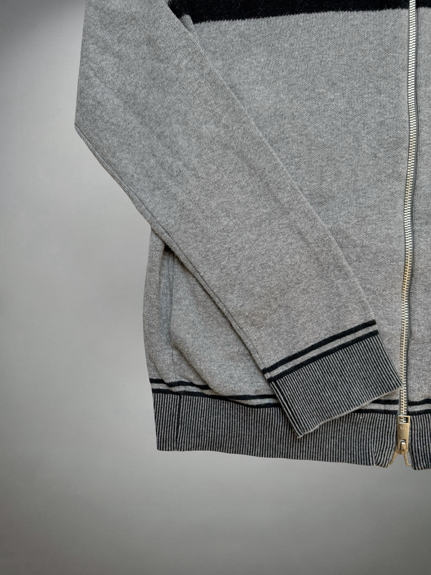 Armani Zip (M)